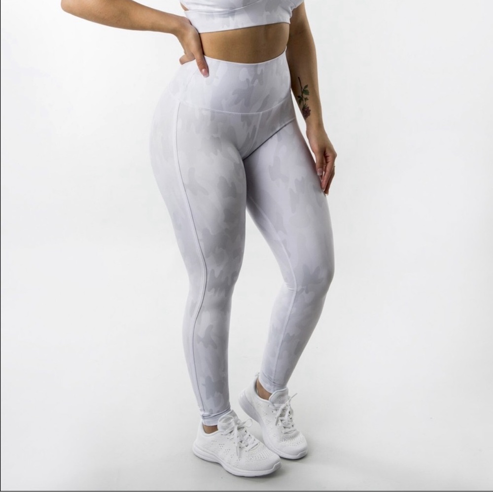 BuffBunny White Eclipse Leggings Sz Small